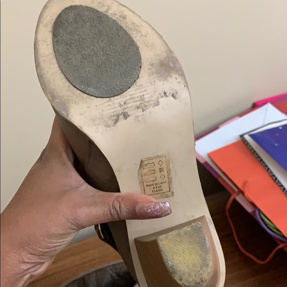 Light brown heeled Shoedazzle booties . - Picture 5 of 5